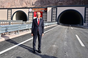 YENİKÖPRÜ TÜNELİ TRAFİĞE AÇILDI