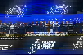 CUMHURBAŞKANI ERDOĞAN, BÖLÜNMÜŞ YOLDA 30 BİNİNCİ KİLOMETRENİN KURDELASINI KESTİ