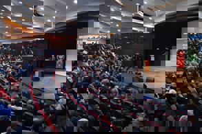 BAKAN URALOĞLU, İZMİRLİLERDEN 5 YIL İSTEDİ