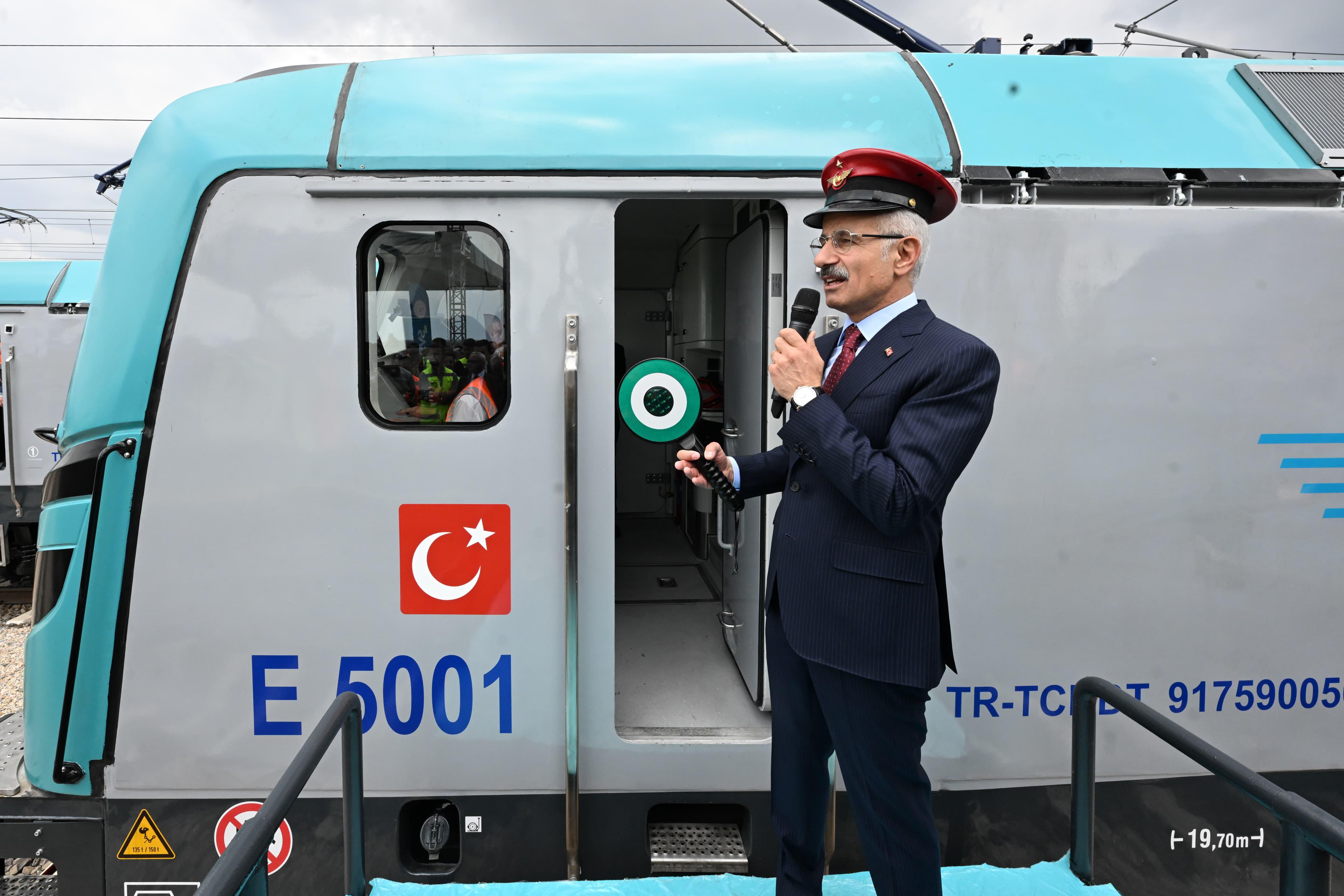 YERLİ VE MİLLİ LOKOMOTİF İLK SEFERİNİ TAMAMLADI