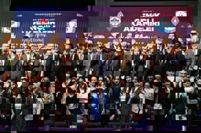 BAKAN URALOĞLU, TRABZONLU GENÇLERLE BİR ARAYA GELDİ