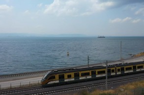 TÜRKİYE’NİN İLK YERLİ ELEKTRİKLİ LOKOMOTİFİ, MİLLİ BANLİYÖ TREN SETİ’Nİ GAZİANTEP’E ULAŞTIRDI