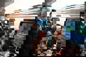 TÜRKİYE’NİN İLK YERLİ VE MİLLİ HIZLI TRENİ RAYLARA İNDİ