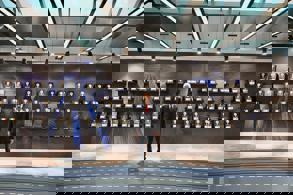 CUMHURBAŞKANI ERDOĞAN VE BAKAN URALOĞLU’NDAN 30 BİN KİLOMETRE BÖLÜNMÜŞ YOL ÖZEL SERGİSİNE ZİYARET