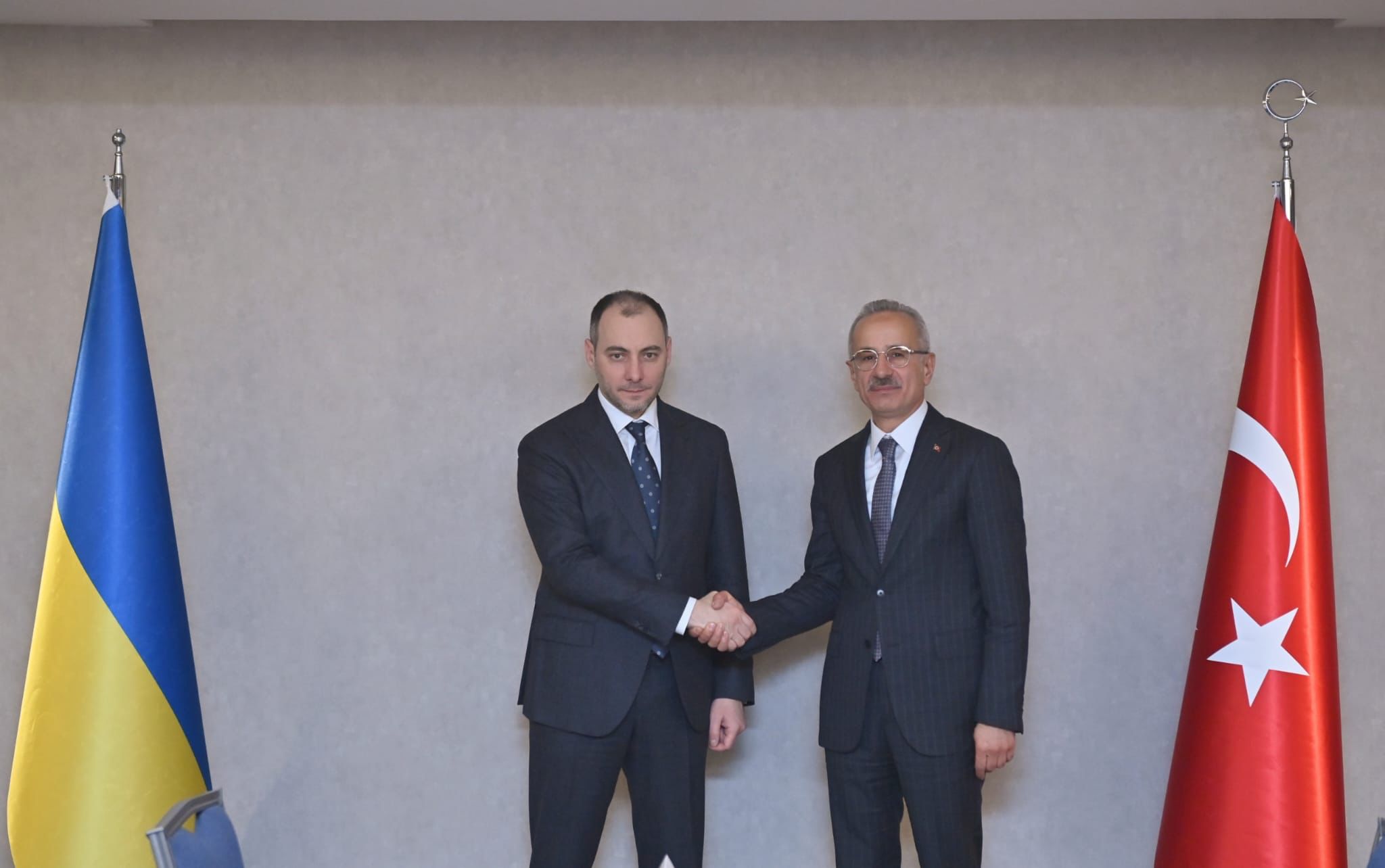 ULAŞTIRMA VE ALTYAPI BAKANI ABDULKADİR URALOĞLU, UKRAYNA BAŞBAKAN YARDIMCISI VE TOPLULUKLAR, BÖLGELER VE ALTYAPI GELİŞTİRME BAKANI OLEKSANDR KUBRAKOV İLE GÖRÜŞTÜ