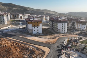 DEPREM KONUTLARI İÇİN 36 MİLYAR LİRALIK YOL YATIRIMI