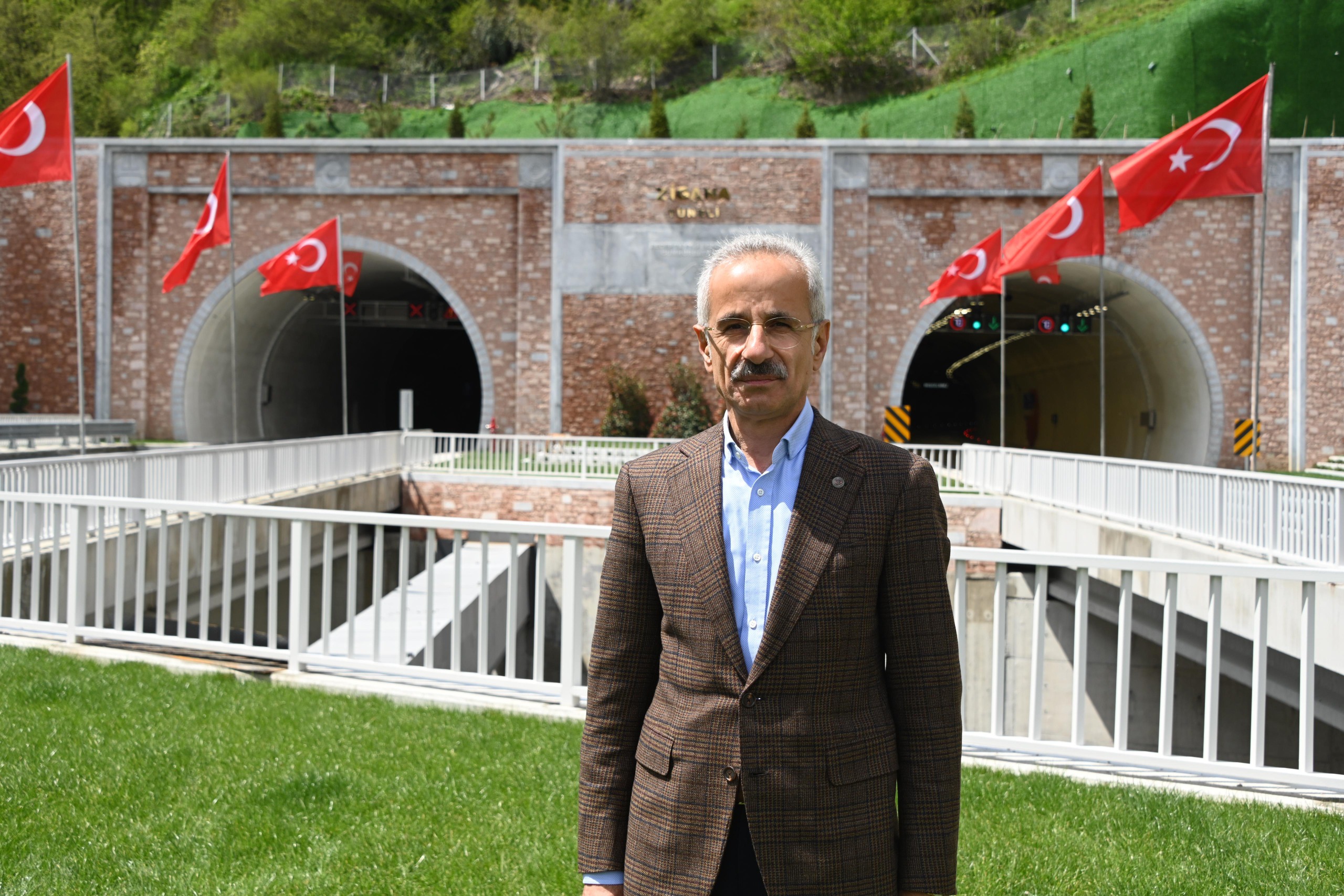 TÜRKİYE’NİN DEV TÜNELLERİNDEN 38,7 MİLYON ARAÇ GEÇTİ