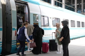 TÜRKİYE HIZLI TRENİ SEVDİ