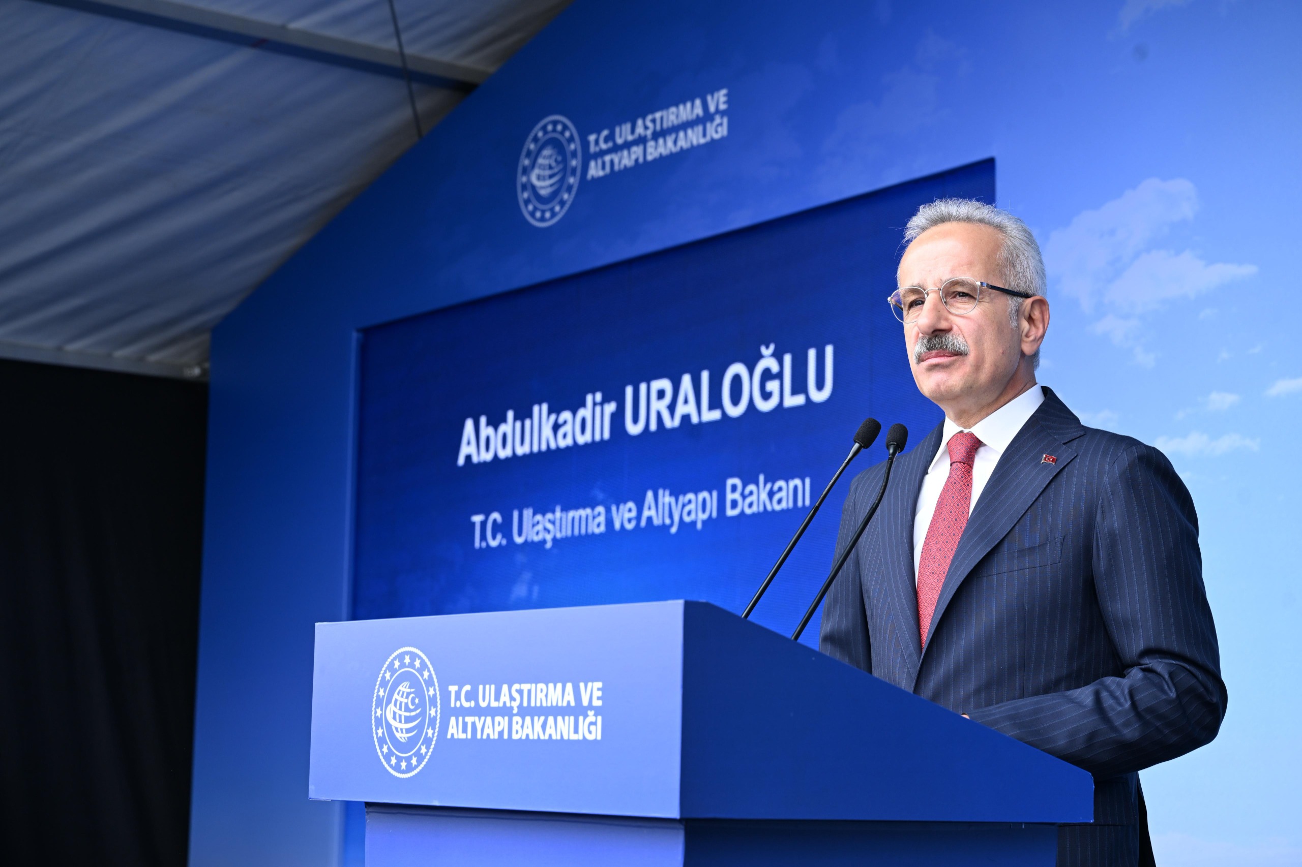 İSTANBUL HAVALİMANI’NIN İLK DOĞU-BATI PİSTİ YARIN AÇILIYOR