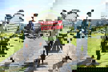 BAKAN URALOĞLU, BUSAN'DA YATAN KORE ŞEHİTLERİNİ ZİYARET ETTİ