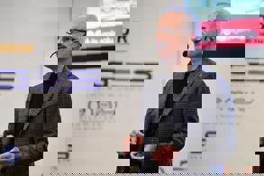 BAKAN URALOĞLU, MÜHENDİS ADAYLARIYLA BİR ARAYA GELDİ