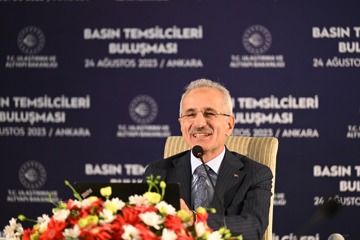 ULAŞTIRMA VE ALTYAPI BAKANI ABDULKADİR URALOĞLU ULUSAL MEDYA TEMSİLCİLERİYLE BİR ARAYA GELDİ