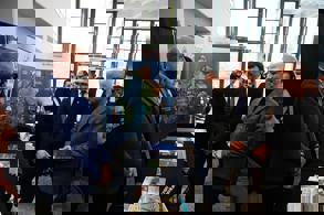 BAKAN URALOĞLU, MÜHENDİS ADAYLARIYLA BİR ARAYA GELDİ