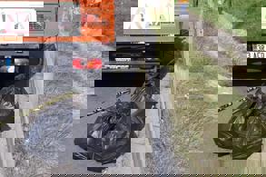 OTOYOL KENARINDAKİ ÇÖPLER ULAŞTIRMA VE ALTYAPI BAKANI URALOĞLU'NUN TALİMATI İLE TOPLANIYOR