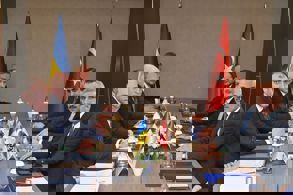 ULAŞTIRMA VE ALTYAPI BAKANI ABDULKADİR URALOĞLU, UKRAYNA BAŞBAKAN YARDIMCISI VE TOPLULUKLAR, BÖLGELER VE ALTYAPI GELİŞTİRME BAKANI OLEKSANDR KUBRAKOV İLE GÖRÜŞTÜ