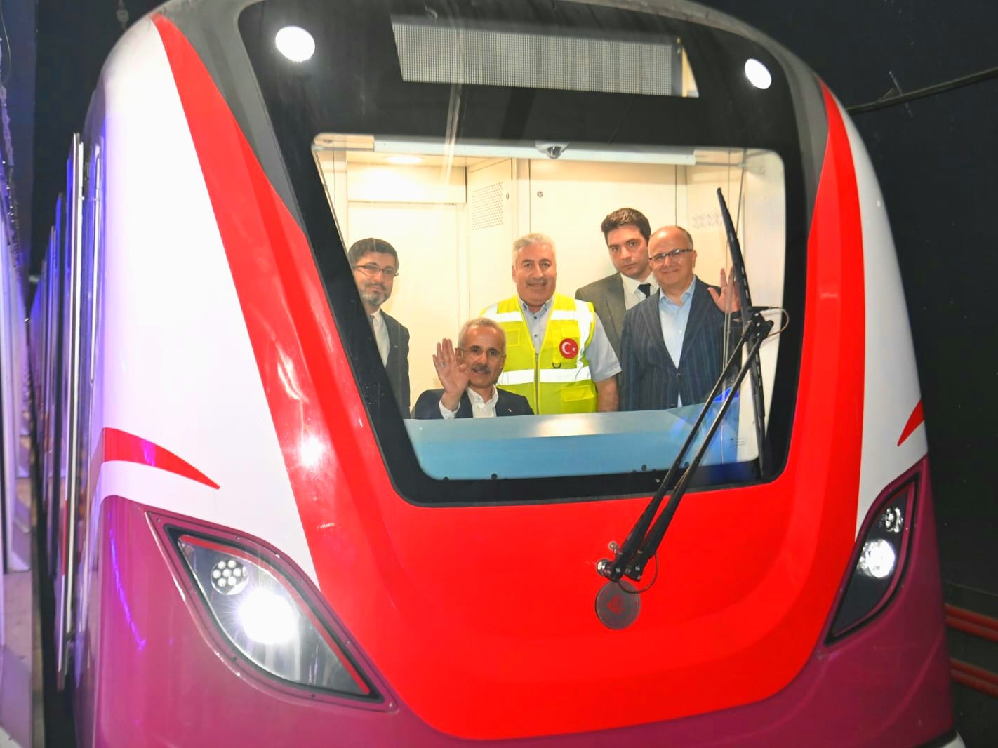 TÜRKİYE’NİN EN HIZLI METROSU; METROBÜS VE YENİKAPI-TAKSİM-HACIOSMAN METRO HATTI İLE ENTEGRE OLACAK
