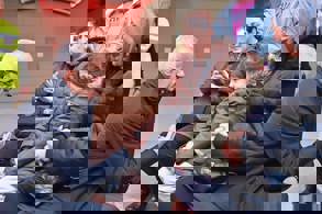 BAKAN URALOĞLU, ANKARA UÇAĞINA METROYLA ULAŞTI