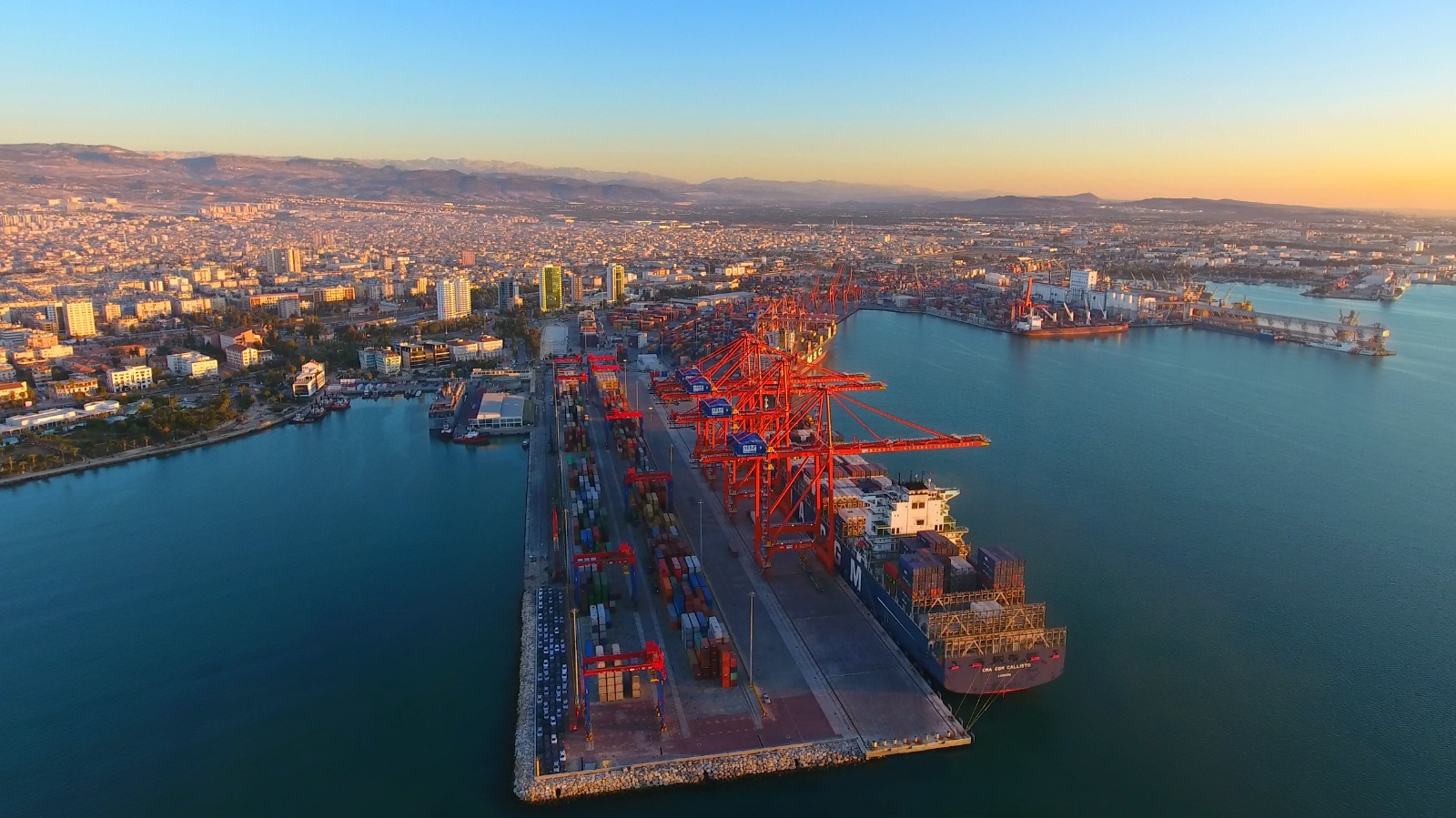 LİMANLARDA CUMHURİYET TARİHİNİN REKORU KIRILDI