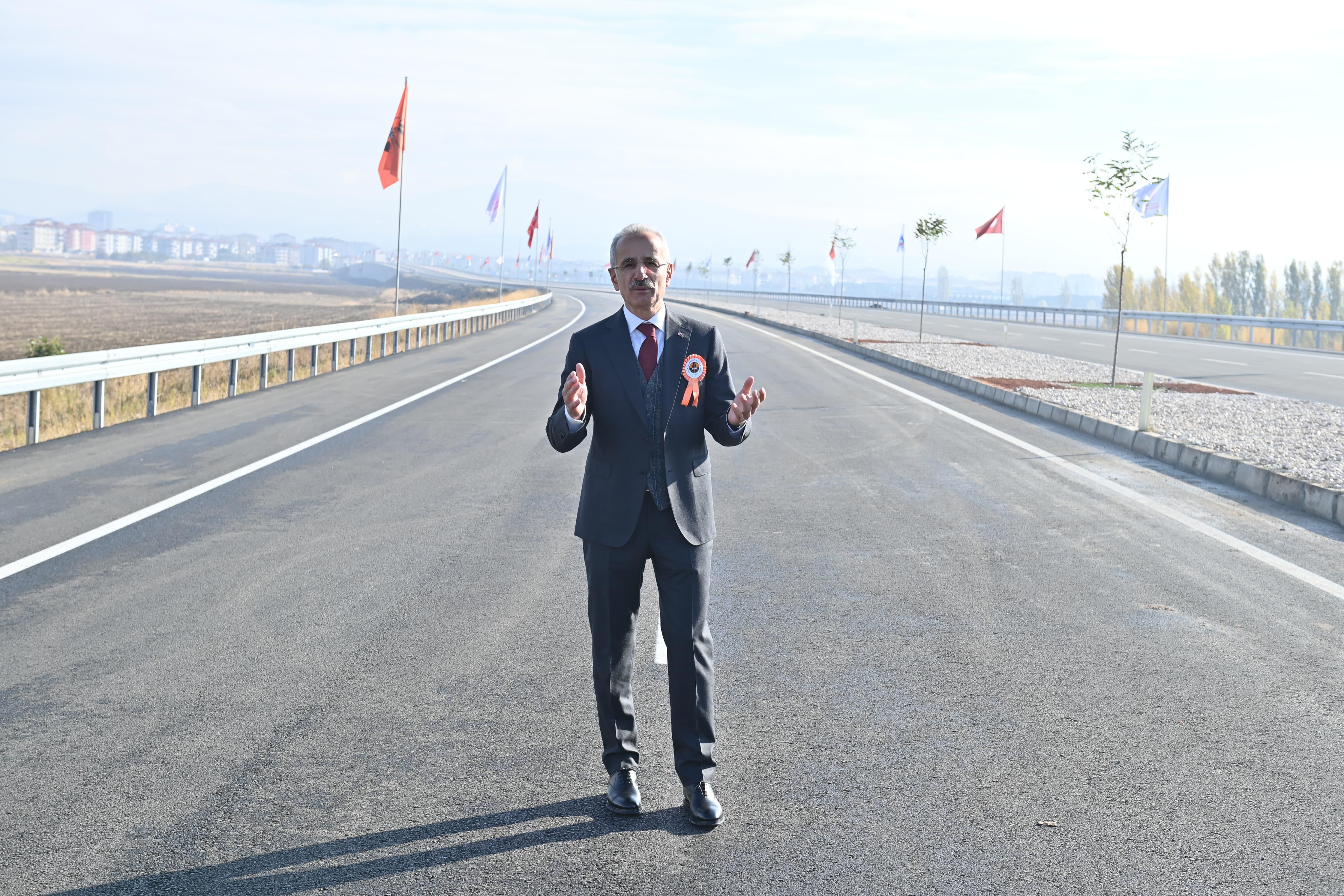 ULAŞTIRMA VE ALTYAPI BAKANI ABDULKADİR URALOĞLU ÇORUM’DA İSKİLİP DEVLET YOLUNU HİZMETE AÇTI