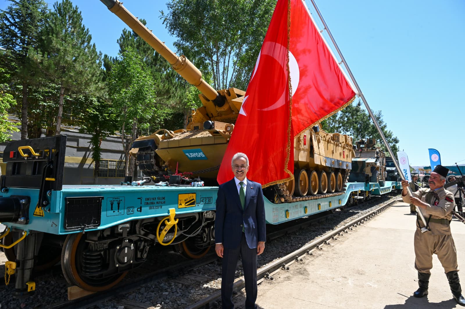 SAVAŞ TANKLARIMIZI TAŞIYACAK VAGONLAR HAZIR.