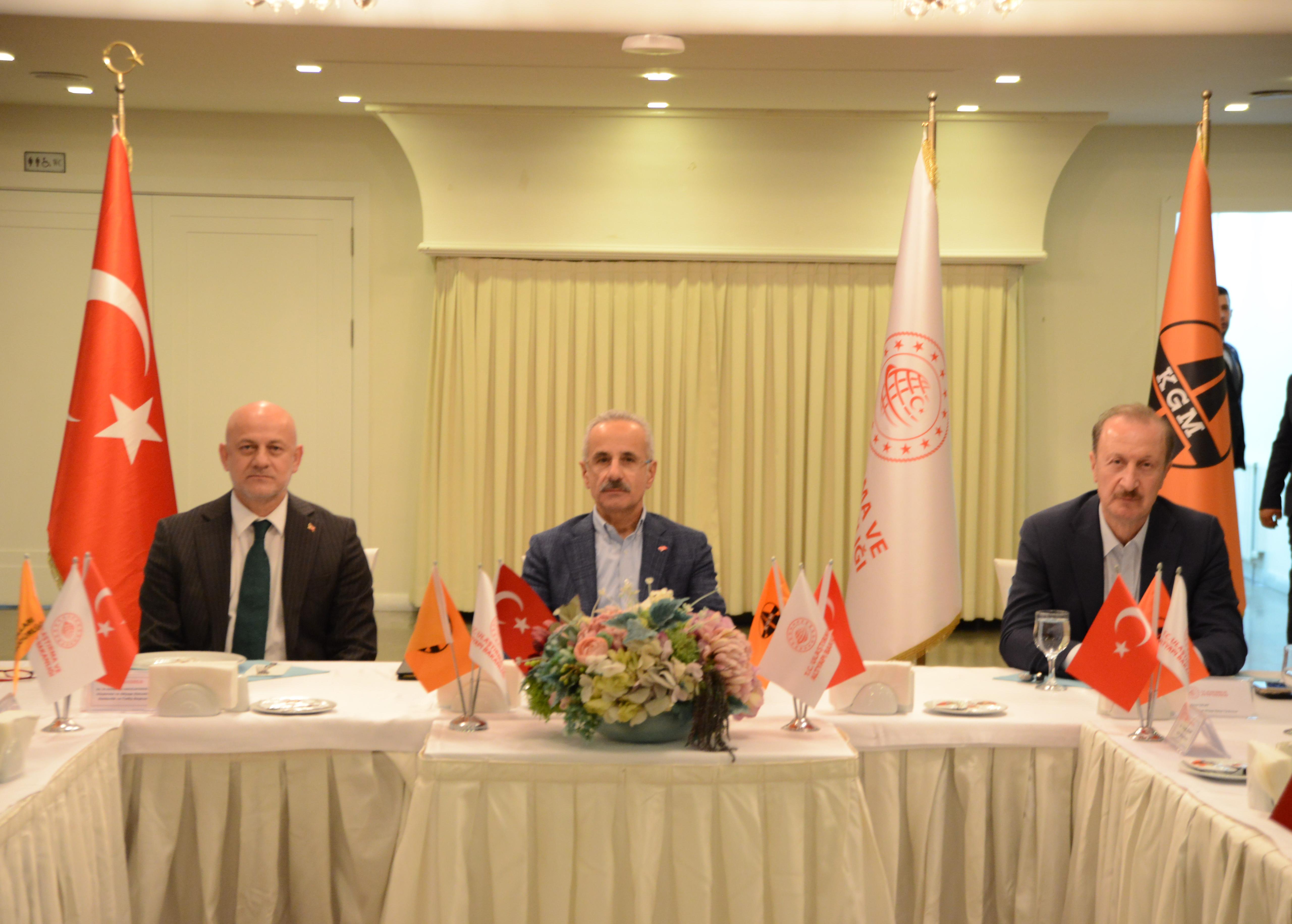 ULAŞTIRMA VE ALTYAPI BAKANLIĞI TEFTİŞ KURULU BAŞKAN VE YARDIMCILARIYLA TOPLANTI