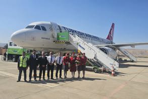 YENİLENEN SİİRT HAVALİMANI’NA İLK YOLCU UÇAĞI İNDİ