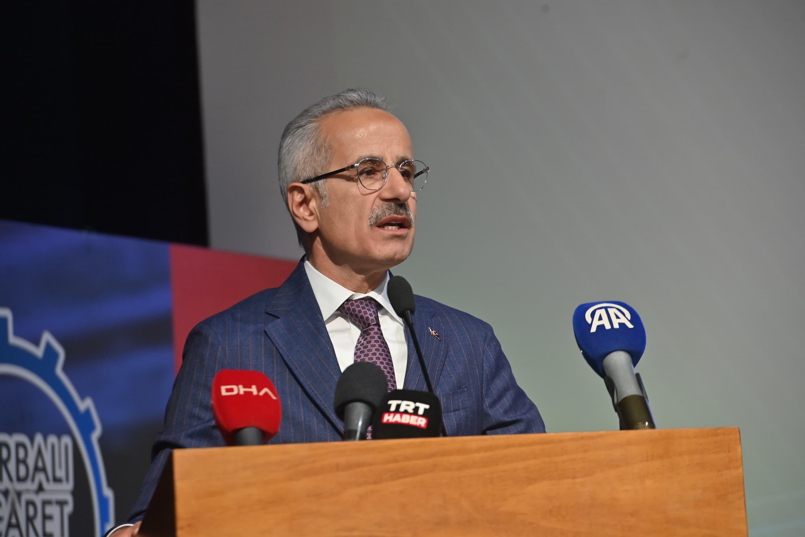 BAKAN URALOĞLU, İZMİRLİLERDEN 5 YIL İSTEDİ