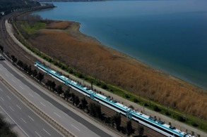 MİLLİ ELEKTRİKLİ HIZLI TREN SAATTE 225 KİLOMETRE HIZA ÇIKTI
