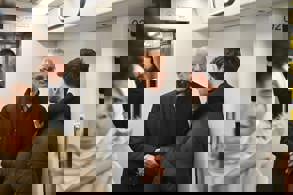 BAKAN URALOĞLU, ANKARA UÇAĞINA METROYLA ULAŞTI