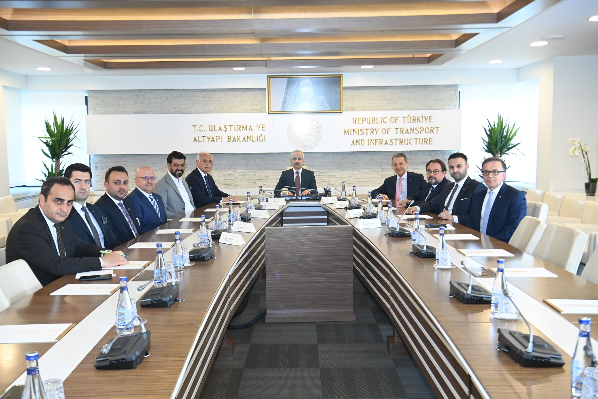 ULAŞTIRMA VE ALTYAPI BAKANI ABDULKADİR URALOĞLU DEİK’İ KABUL ETTİ