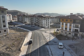 DEPREM KONUTLARI İÇİN 36 MİLYAR LİRALIK YOL YATIRIMI