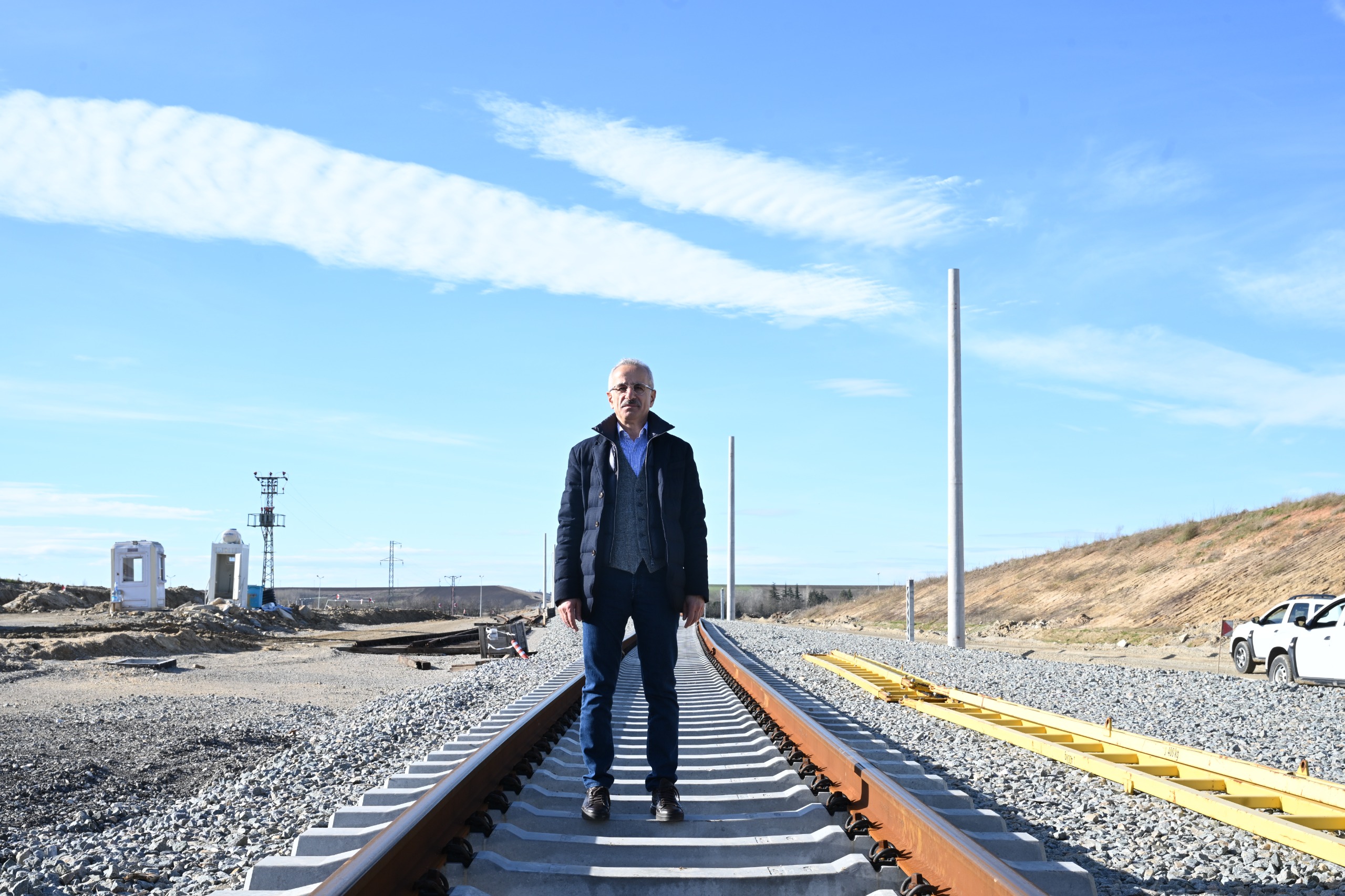 BAKAN URALOĞLU ‘HALKALI-KAPIKULE HIZLI TREN PROJESİ’ İÇİN TARİH VERDİ: ‘ÇERKEZKÖY-KAPIKULE’ ARASI 2025 SONUNDA BİTECEK