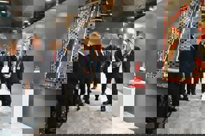 CUMHURBAŞKANI ERDOĞAN VE BAKAN URALOĞLU’NDAN 30 BİN KİLOMETRE BÖLÜNMÜŞ YOL ÖZEL SERGİSİNE ZİYARET