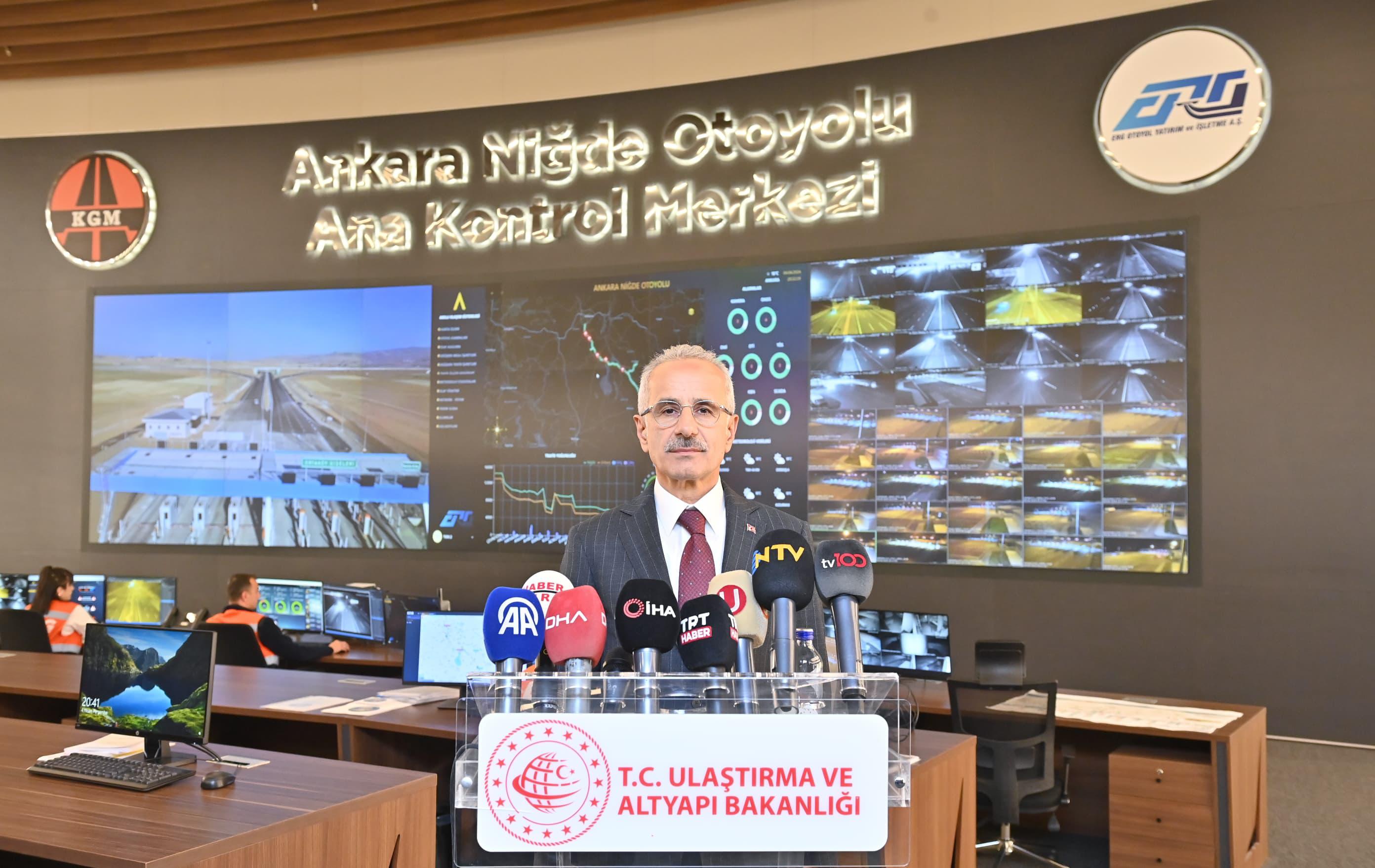 ULAŞTIRMA VE ALTYAPI BAKANI ABDULKADİR URALOĞLU: KARA, DENİZ, HAVA VE DEMİRYOLLARINDA TÜM ÖNLEMLERİ ALDIK