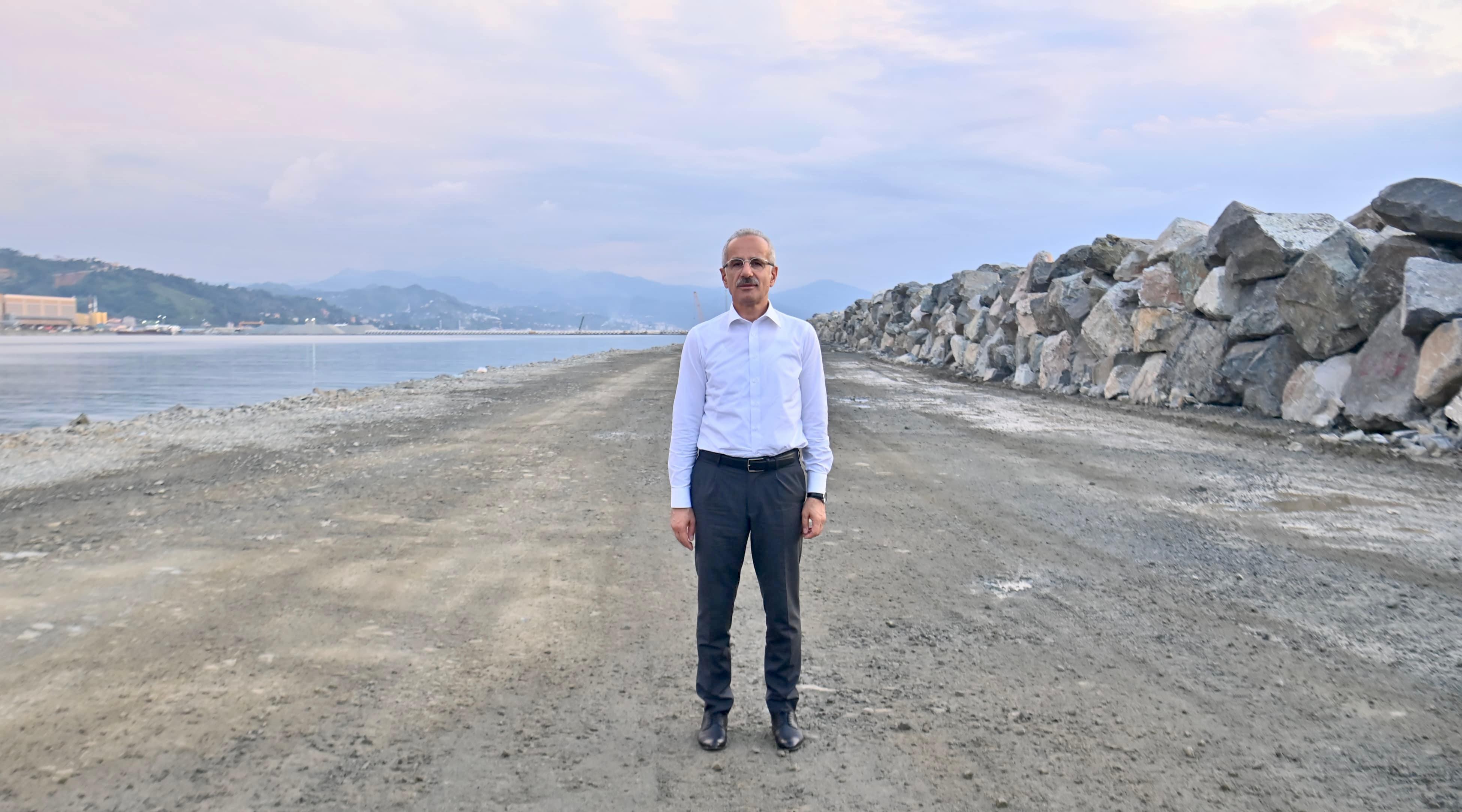 RİZE İYİDERE LOJİSTİK LİMANI KALKINMA YOLU’NA BAĞLANACAK