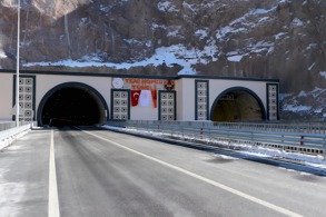 YENİKÖPRÜ TÜNELİ TRAFİĞE AÇILDI