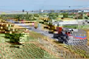 DEMİRYOLU YÜK TAŞIMACILIĞININ YARIYA YAKINI İLTİSAK HATLARI İLE