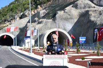 YARIM SAATLİK YOL 15 DAKİKAYA DÜŞTÜ