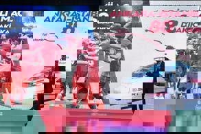 BAKAN URALOĞLU, TRABZONLU GENÇLERLE BİR ARAYA GELDİ