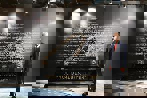 CUMHURBAŞKANI ERDOĞAN VE BAKAN URALOĞLU’NDAN 30 BİN KİLOMETRE BÖLÜNMÜŞ YOL ÖZEL SERGİSİNE ZİYARET