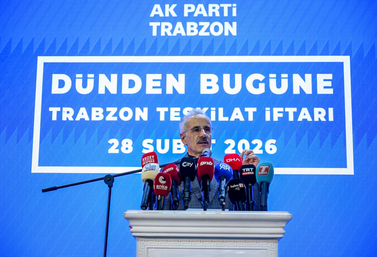 BAKAN URALOĞLU'NDAN TRABZON'A HAFİF RAYLI SİSTEM AÇIKLAMASI