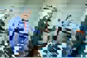 ULAŞTIRMA VE ALTYAPI BAKANI ABDULKADİR URALOĞLU CEP TELEFONU TEST MERKEZİNİ İNCELEDİ