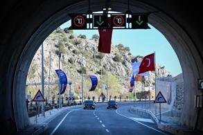 YARIM SAATLİK YOL 15 DAKİKAYA DÜŞTÜ