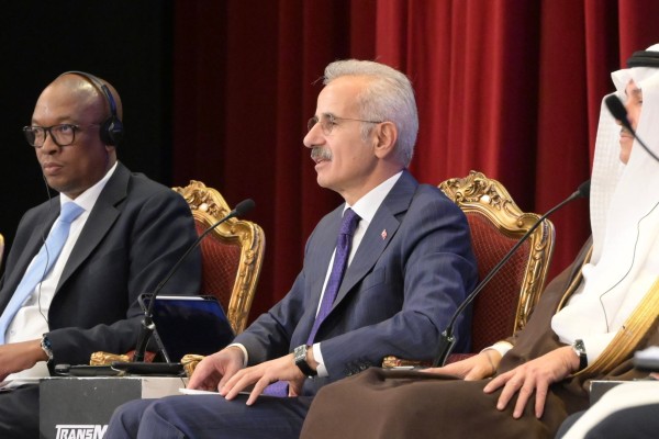 BAKAN URALOĞLU MISIR’DA TÜRKİYE’NİN ULAŞTIRMA VİZYONUNU ANLATTI