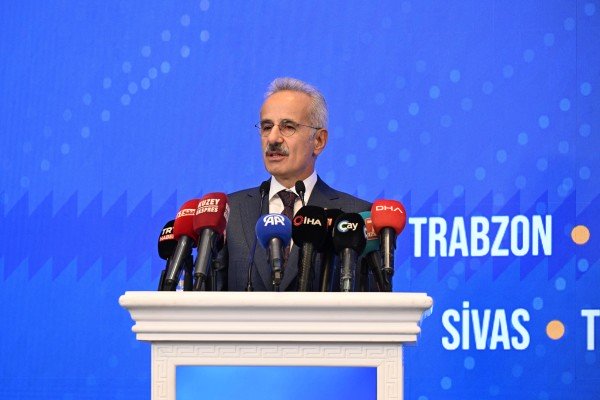 BAKAN URALOĞLU, TRABZON'DA AK PARTİ YEREL YÖNETİMLER BÖLGE TOPLANTISI’NDA KONUŞTU