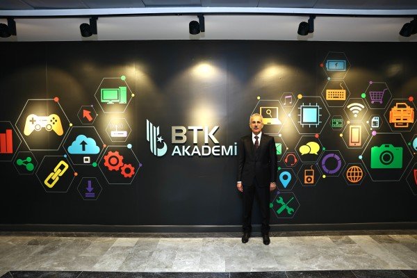 BTK AKADEMİ’DEN 18 YENİ YAPAY ZEKA EĞİTİMİ