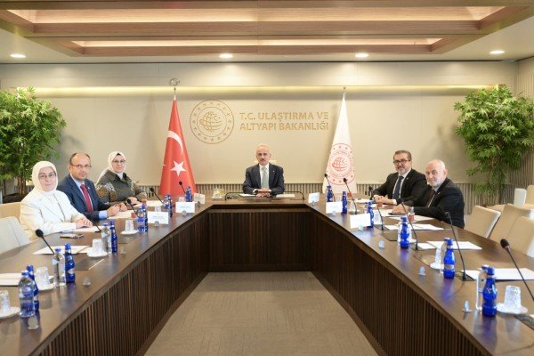 ÇOCUKLARIN DİJİTAL HAKLARI SOSYAL MEDYADA DA KORUNACAK