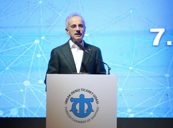 KIYI EMNİYETİ 25 DENİZCİYİ YANAN GEMİDEN KURTARDI