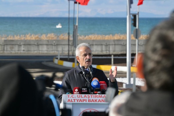 SINIR KAPILARINA YÜKSEK STANDARTLI ULAŞIM