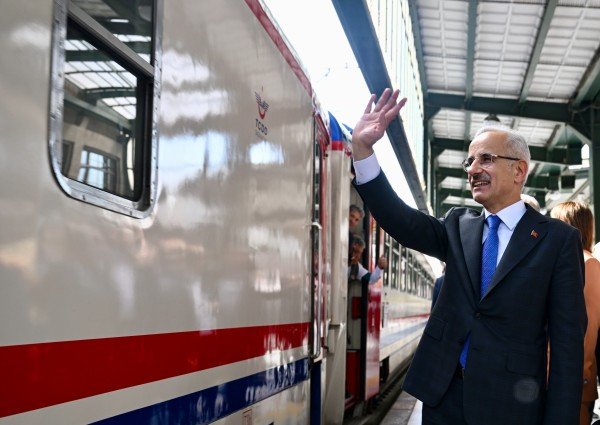 TURİSTİK KARAELMAS TRENİ SONBAHAR SEFERLERİNE BAŞLIYOR